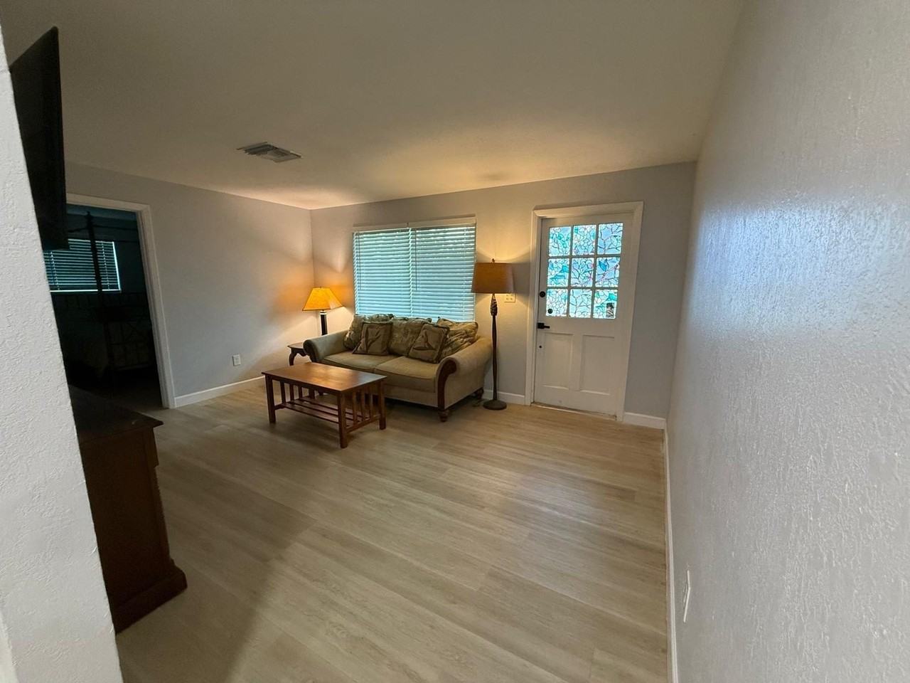 9015 Twigg Rd - Photo 5 of 16