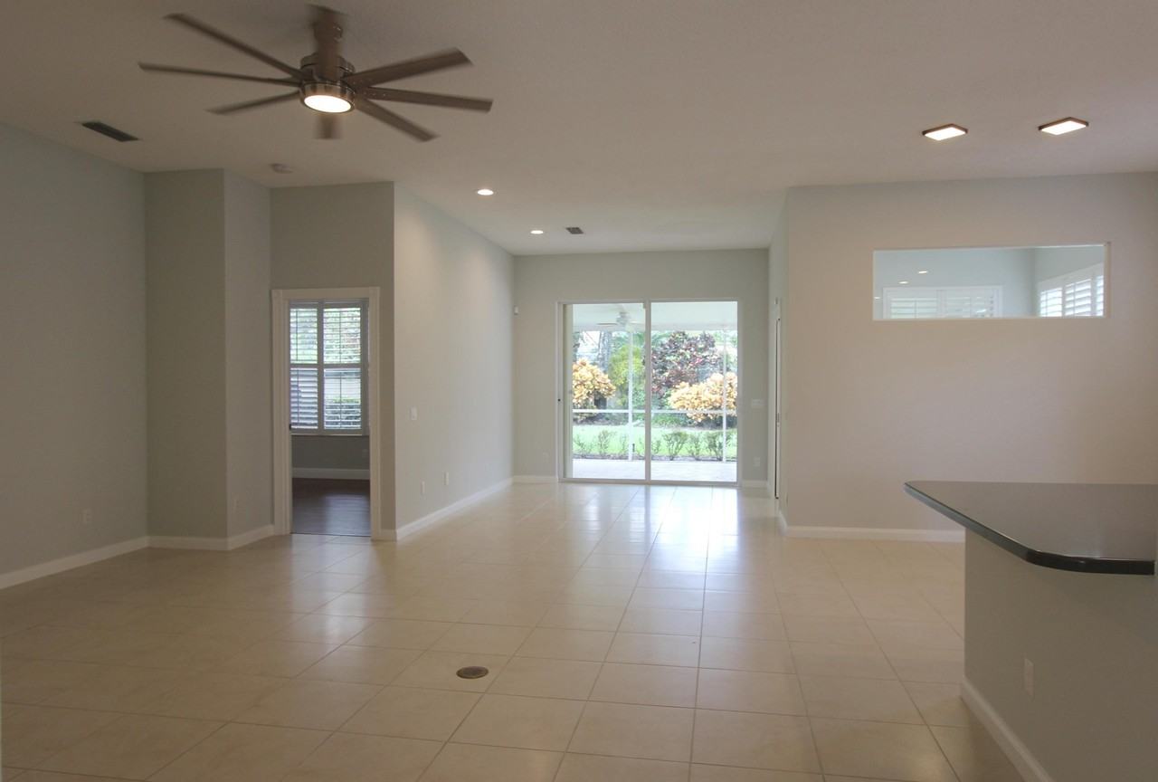 117 Hampton Cir - Photo 3 of 42
