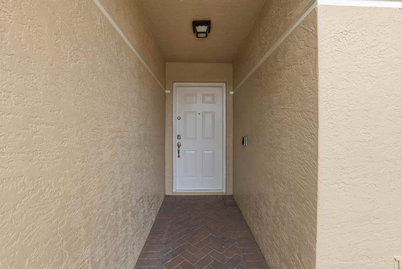 9363 Bridgeport Dr - Photo 4 of 48
