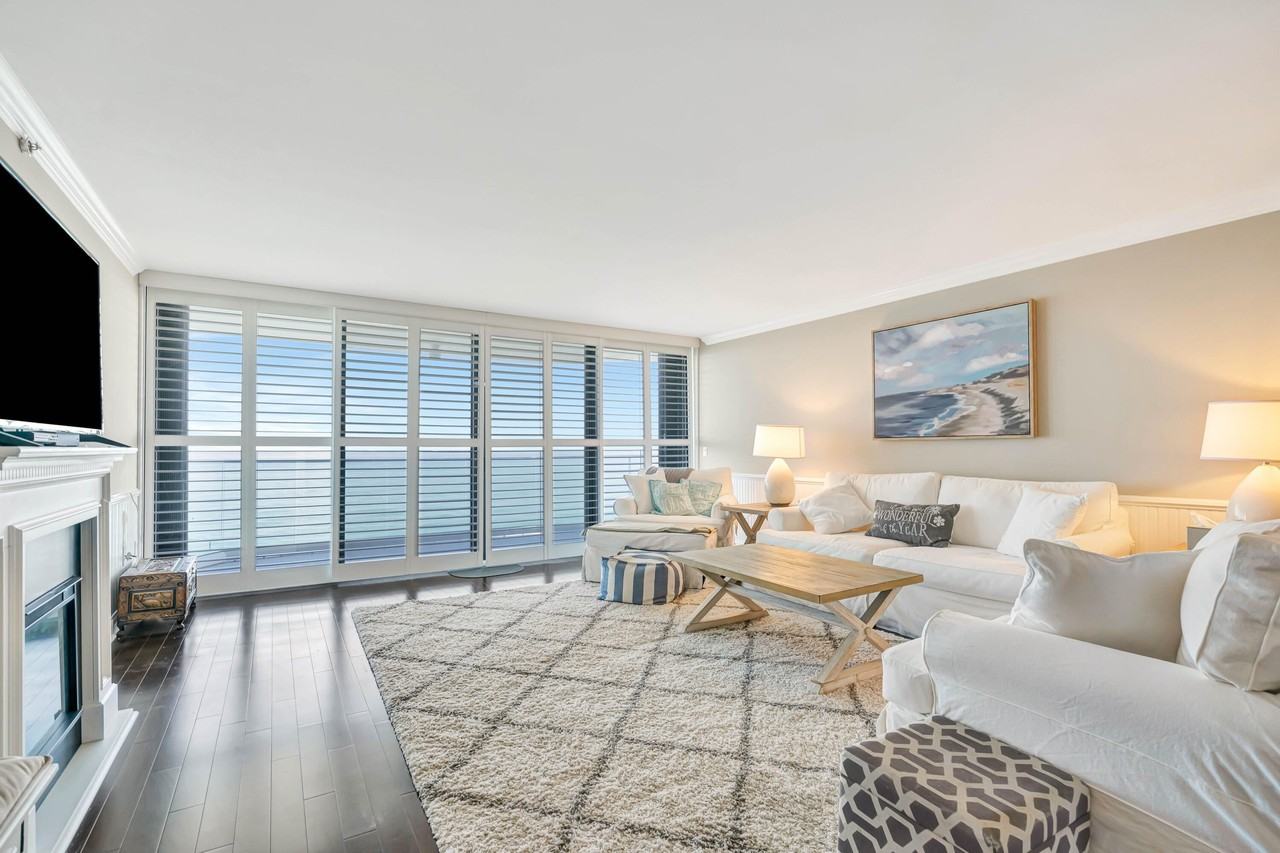 100 Beach Rd #903 - Photo 6 of 50