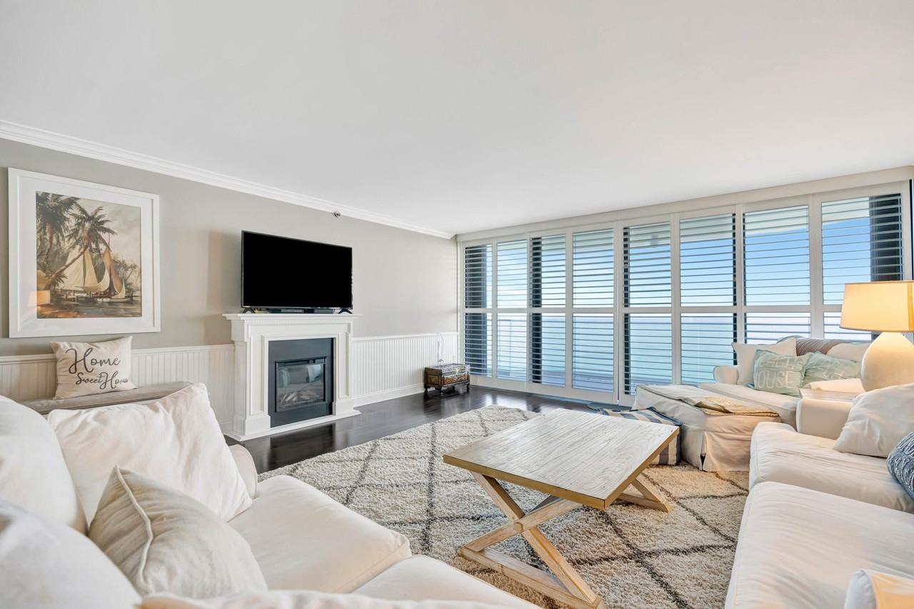 100 Beach Rd #903 - Photo 7 of 50