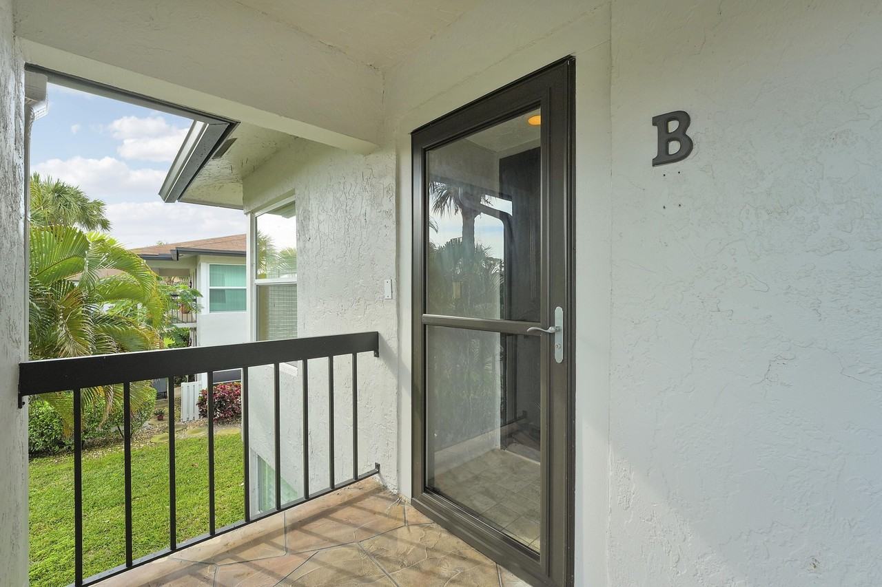13679 Date Palm Ct #B - Photo 2 of 46