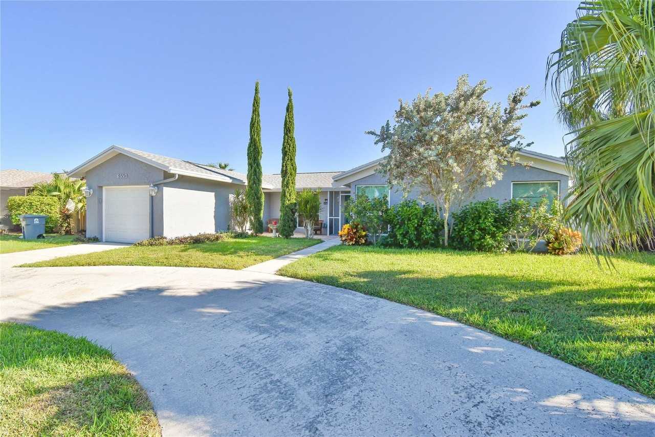 6550 Country Wood Way - Photo 3 of 42