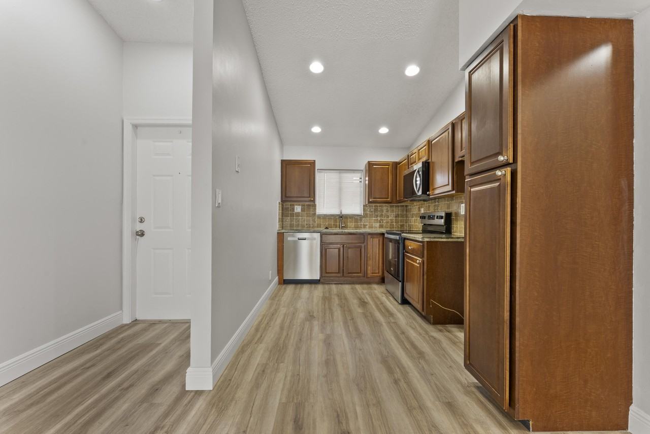 2900 Olivewood Ter #201 - Photo 4 of 22