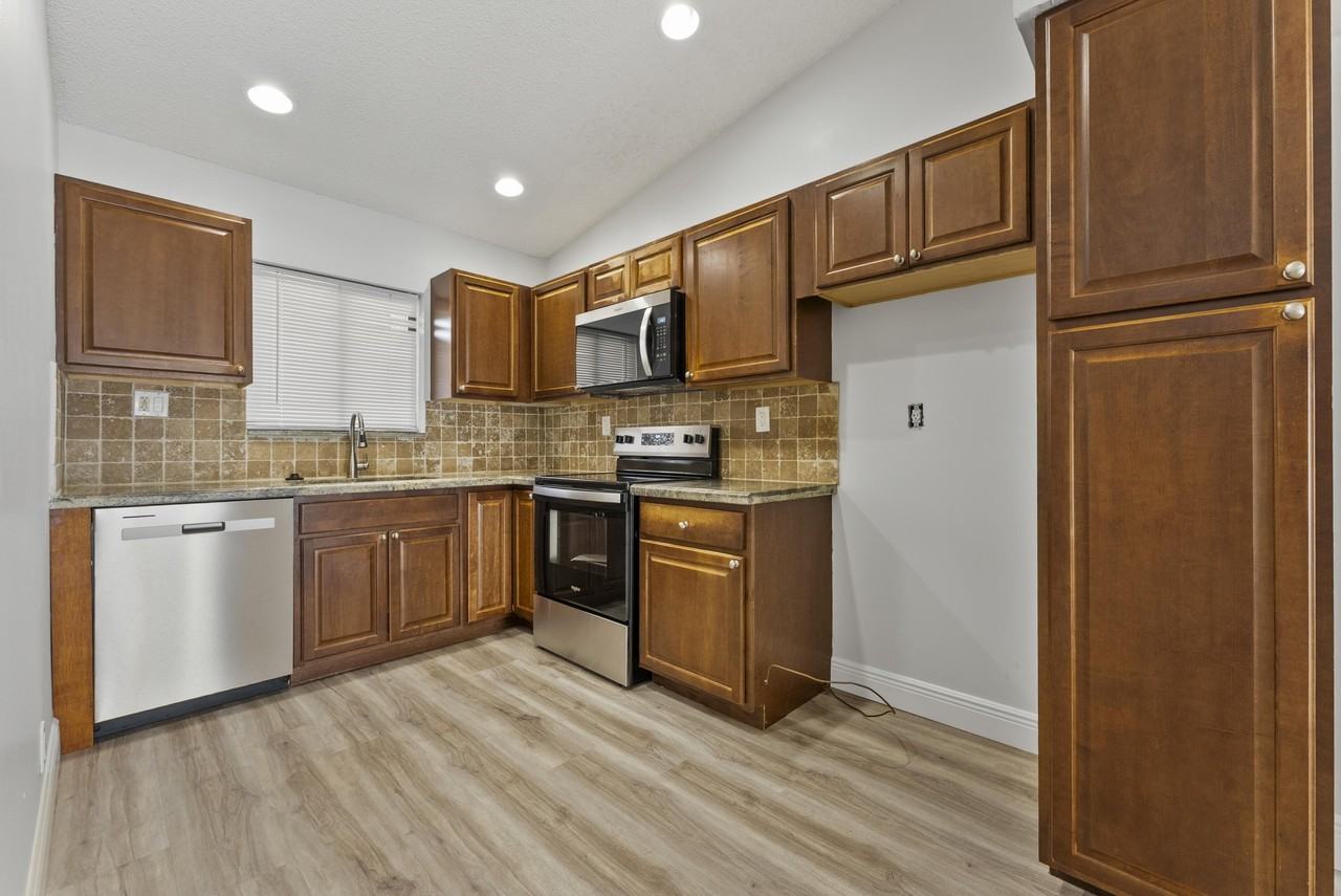 2900 Olivewood Ter #201 - Photo 5 of 22