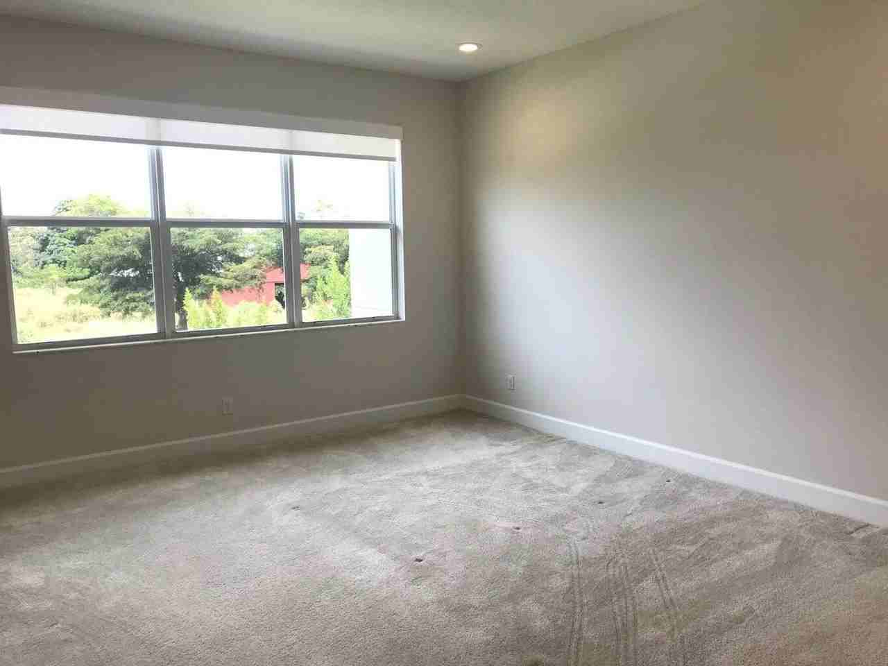 8951 Kingsmoor Way - Photo 7 of 18