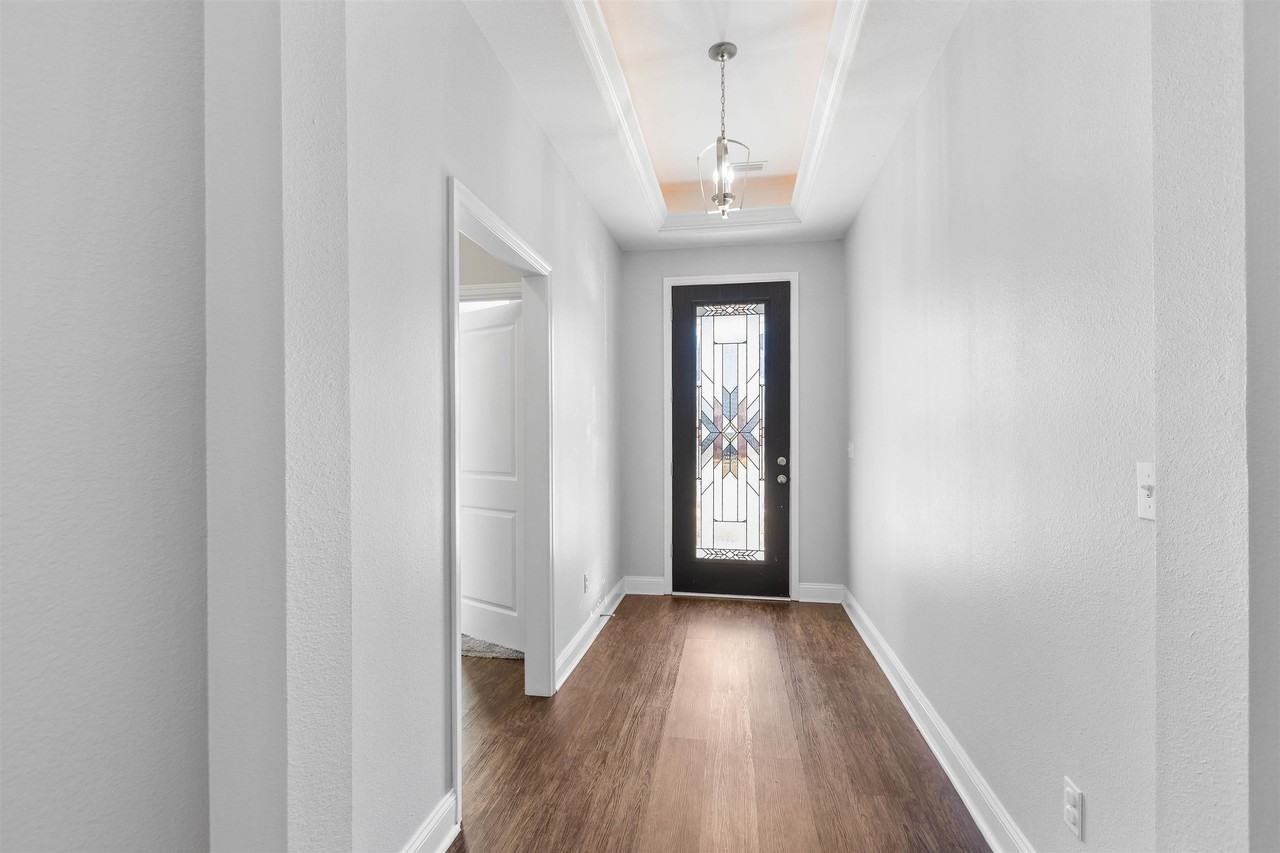 8756 Glenoak Trl - Photo 4 of 38