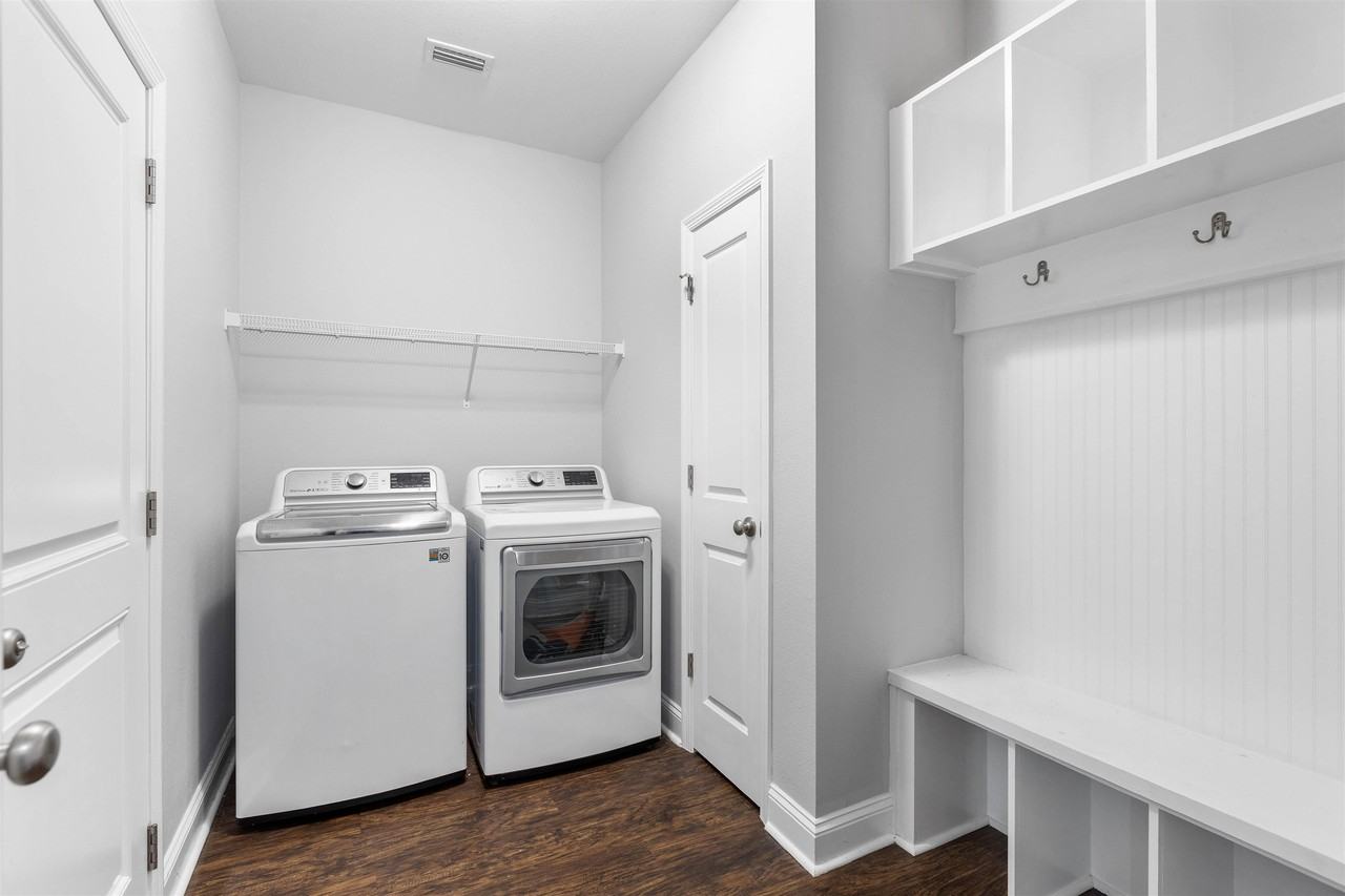 8756 Glenoak Trl - Photo 5 of 38