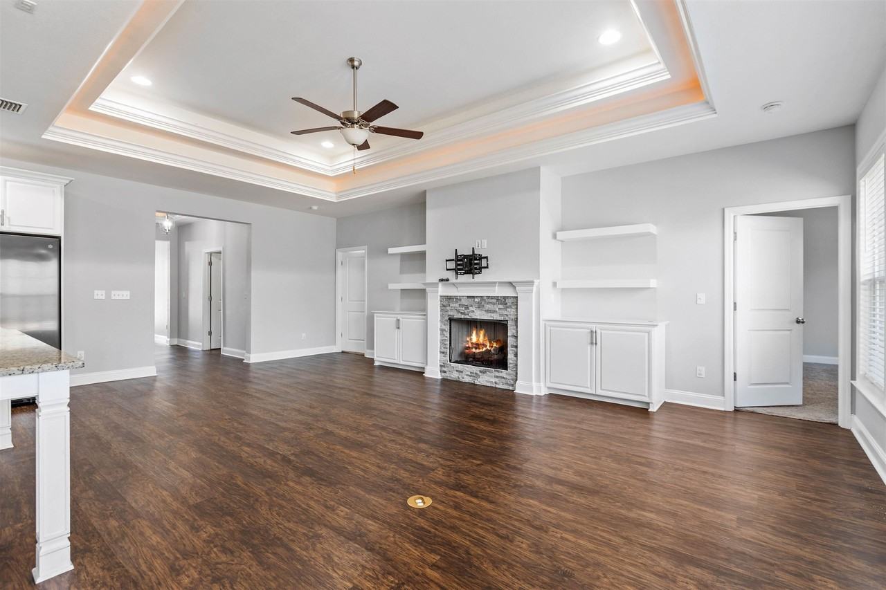 8756 Glenoak Trl - Photo 7 of 38