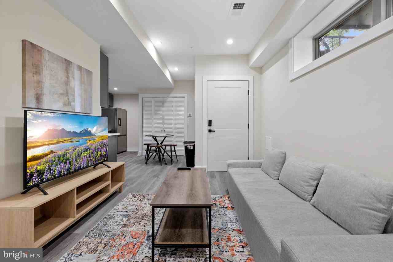 3517 14th St Nw #B01 - Photo 4 of 11