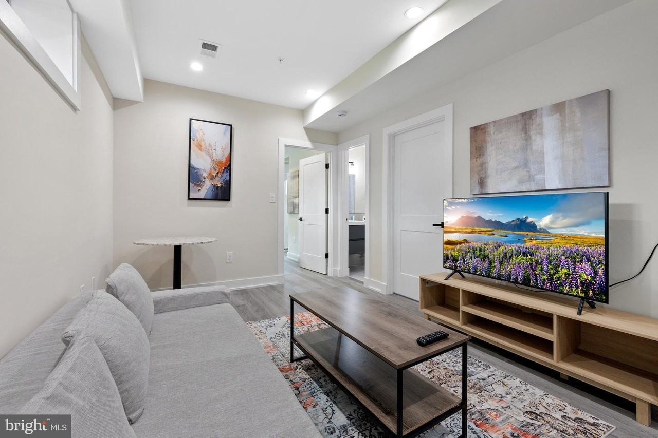 3517 14th St Nw #B01 - Photo 7 of 11