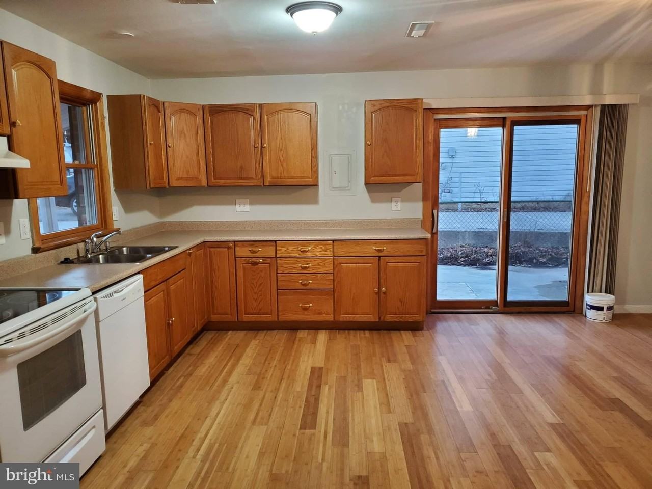 1321 Greyswood Rd - Photo 5 of 15