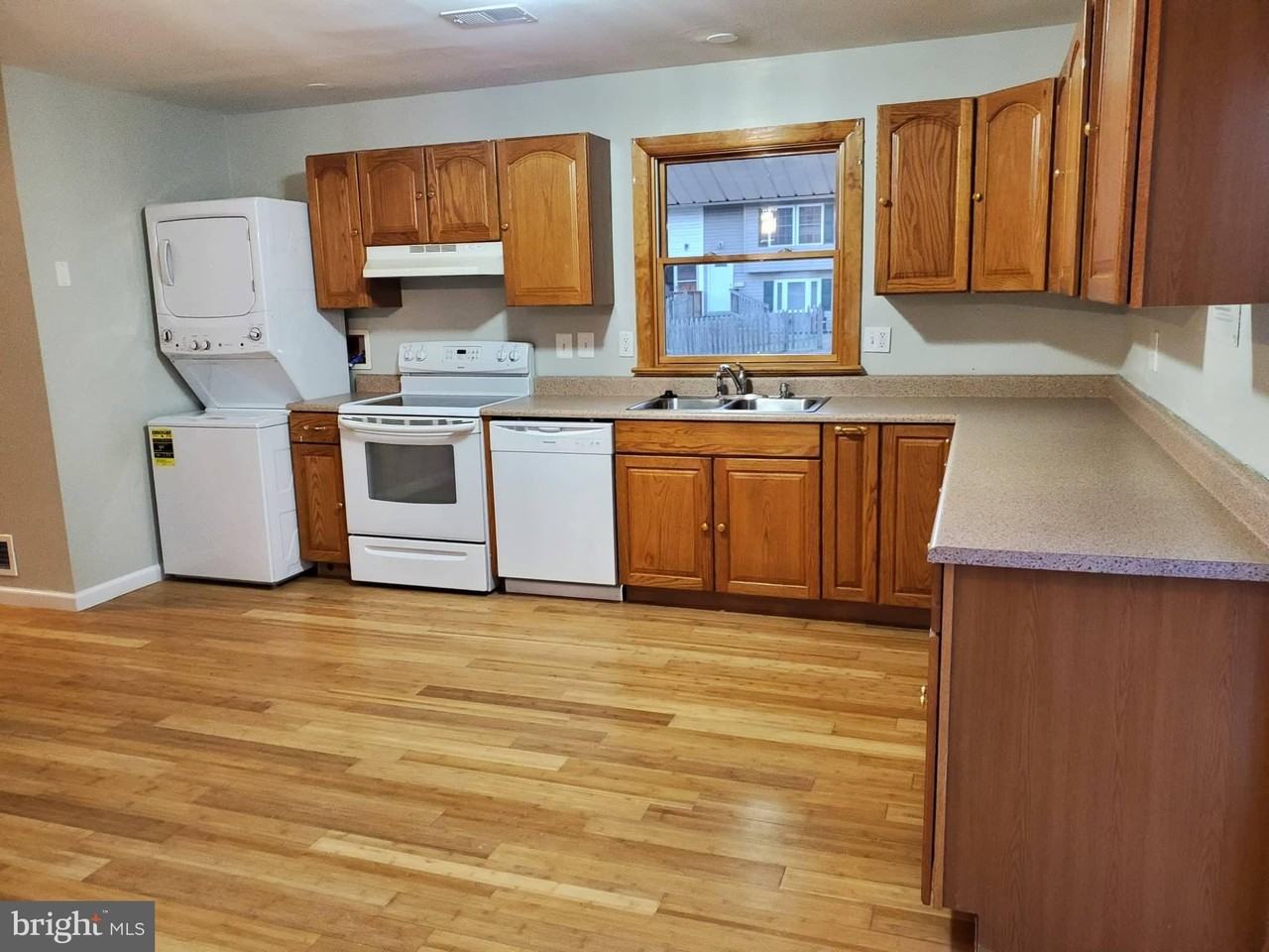 1321 Greyswood Rd - Photo 6 of 15