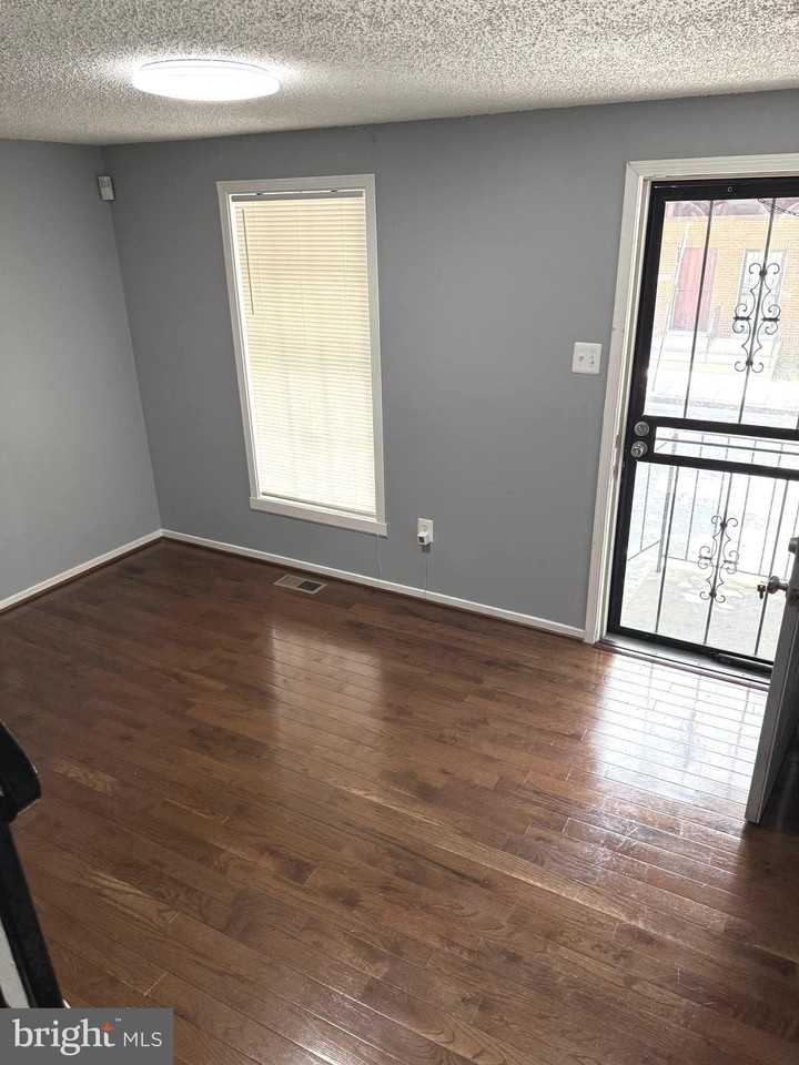 1754 Abbotston St - Photo 5 of 21