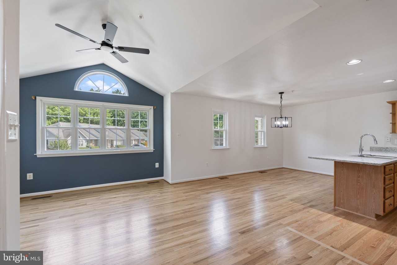 211 Westlake Blvd - Photo 3 of 28