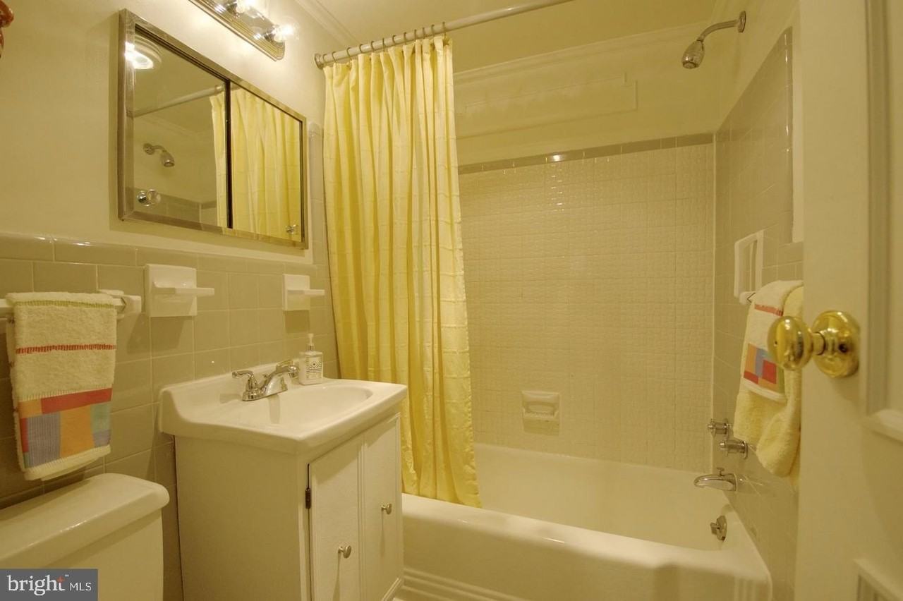 10201 Grosvenor Pl #628 - Photo 4 of 11