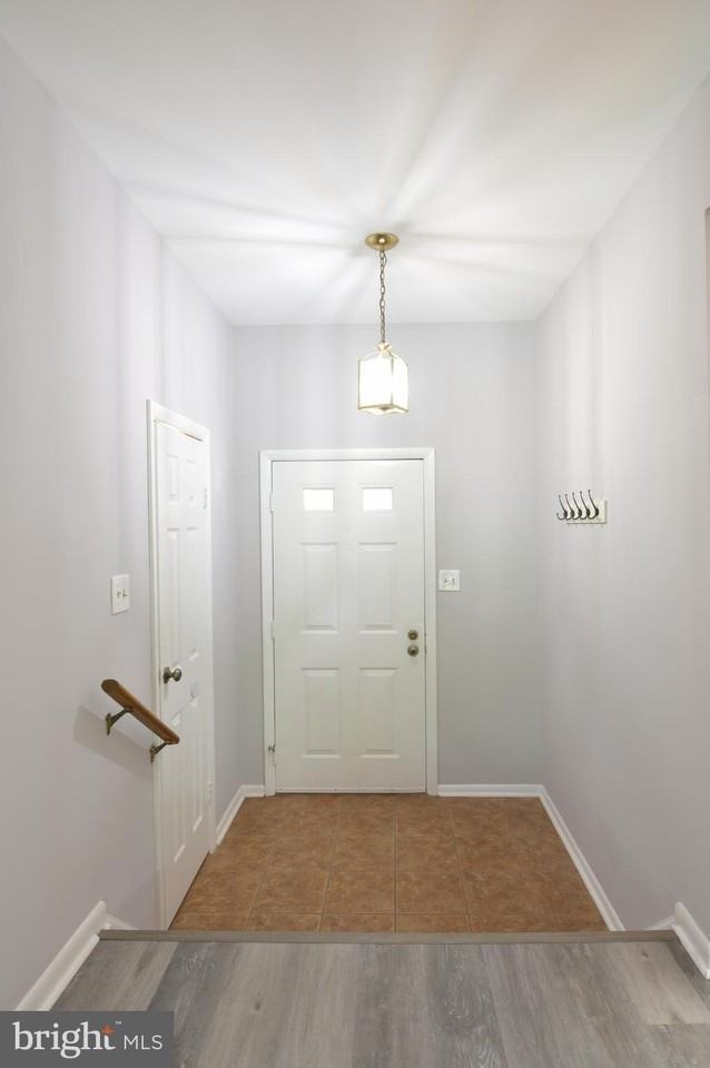13326 Waterside Cir - Photo 3 of 34