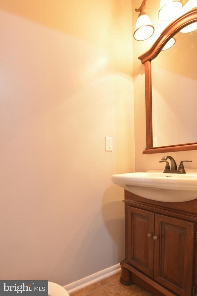 13326 Waterside Cir - Photo 4 of 34