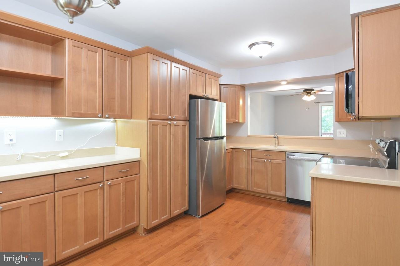 13326 Waterside Cir - Photo 5 of 34