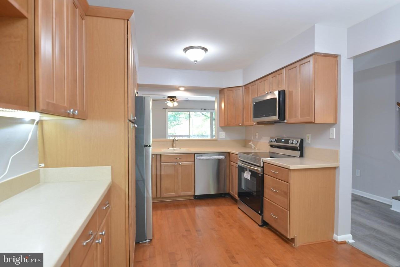 13326 Waterside Cir - Photo 6 of 34