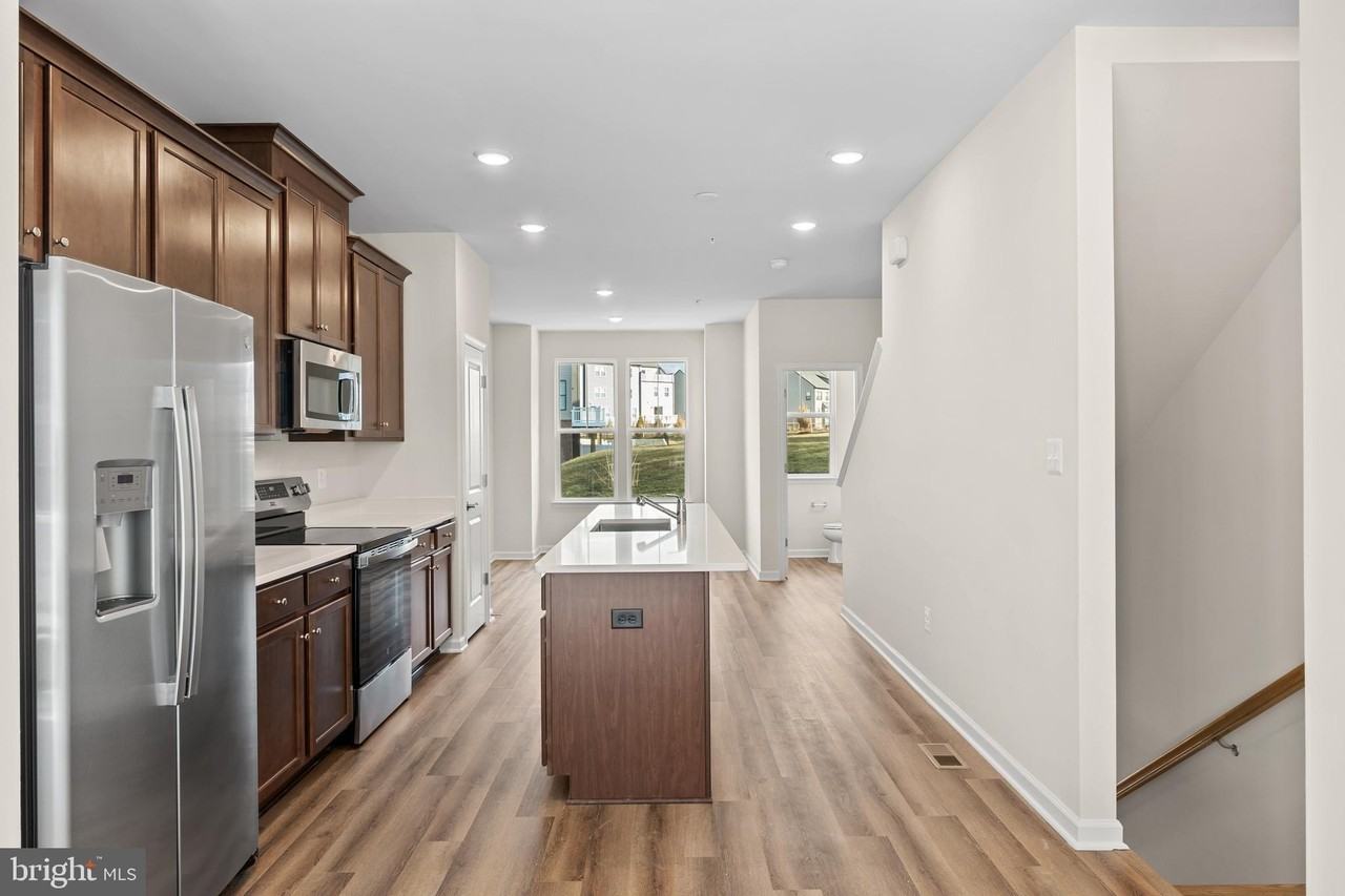 6045 Soho Way - Photo 7 of 27