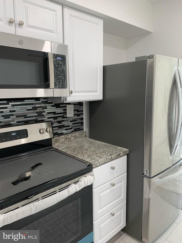 2113 Harbour Dr - Photo 2 of 9