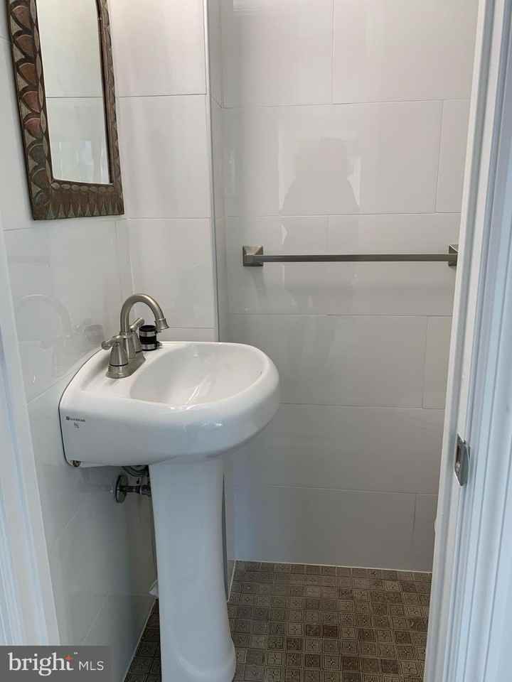 2113 Harbour Dr - Photo 3 of 9