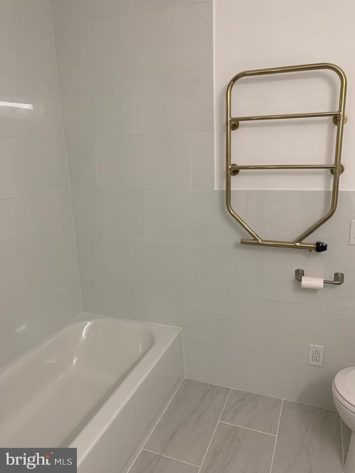 2113 Harbour Dr - Photo 5 of 9