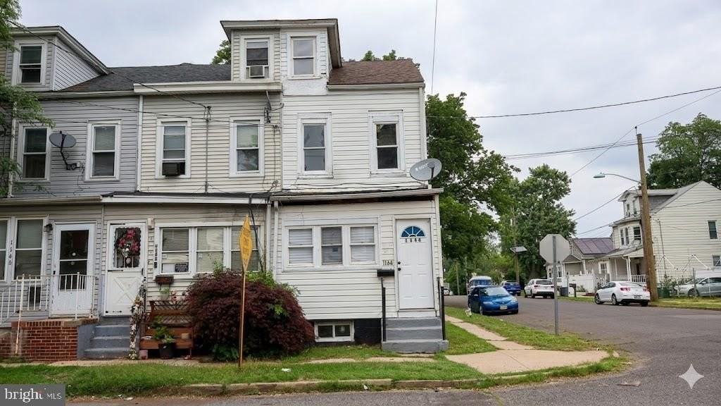 1144 William St