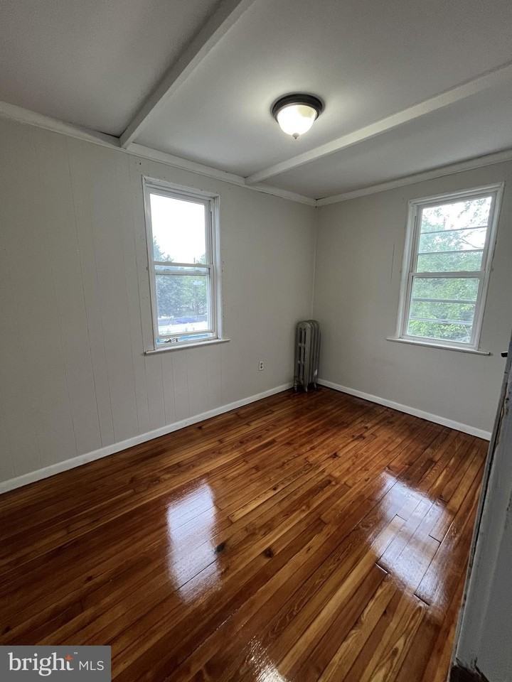 410 Commonwealth Ave - Photo 2 of 15