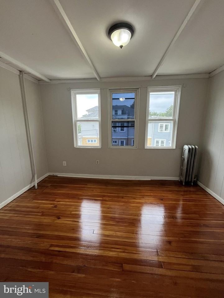 410 Commonwealth Ave - Photo 3 of 15