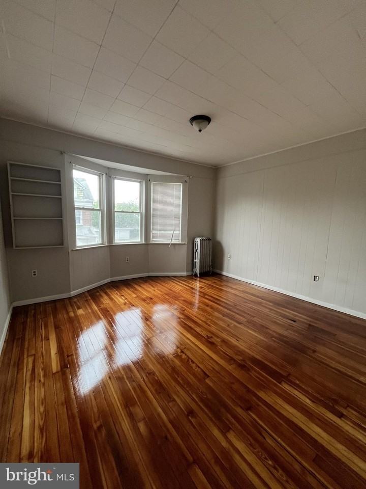 410 Commonwealth Ave - Photo 4 of 15