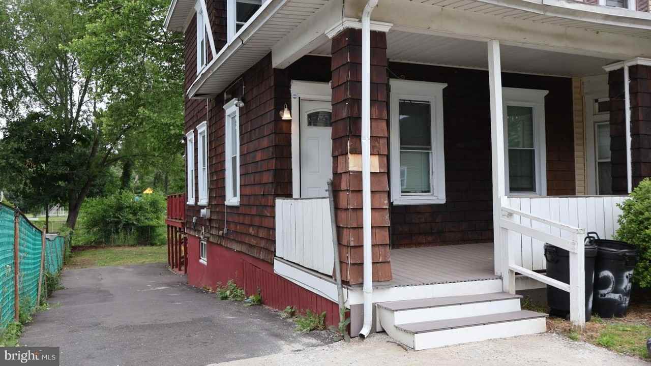 255 Hollywood Dr - Photo 3 of 16