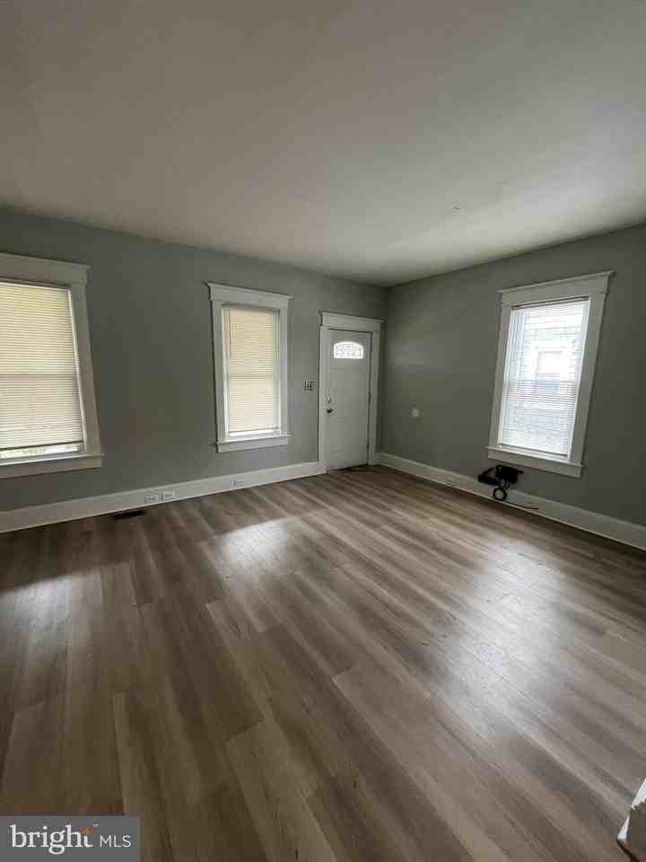 255 Hollywood Dr - Photo 5 of 16