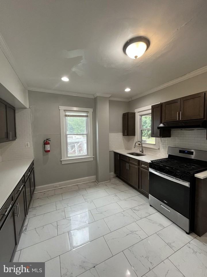 255 Hollywood Dr - Photo 6 of 16