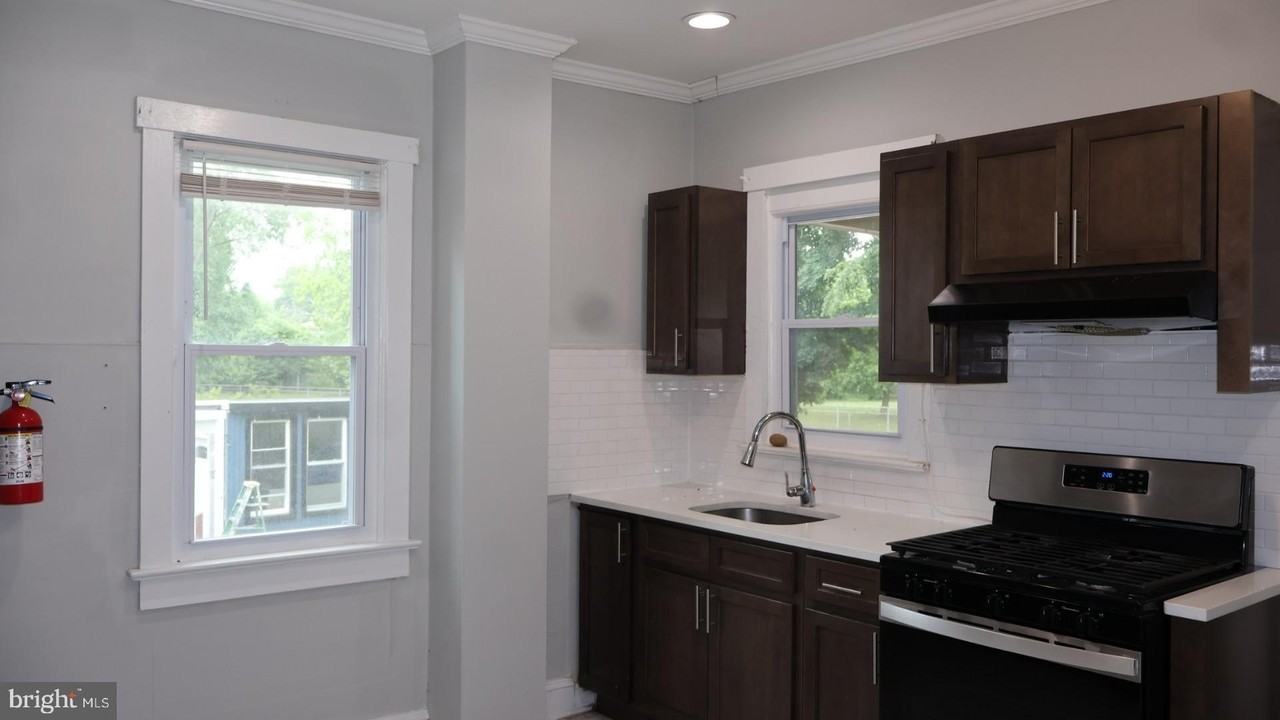 255 Hollywood Dr - Photo 7 of 16