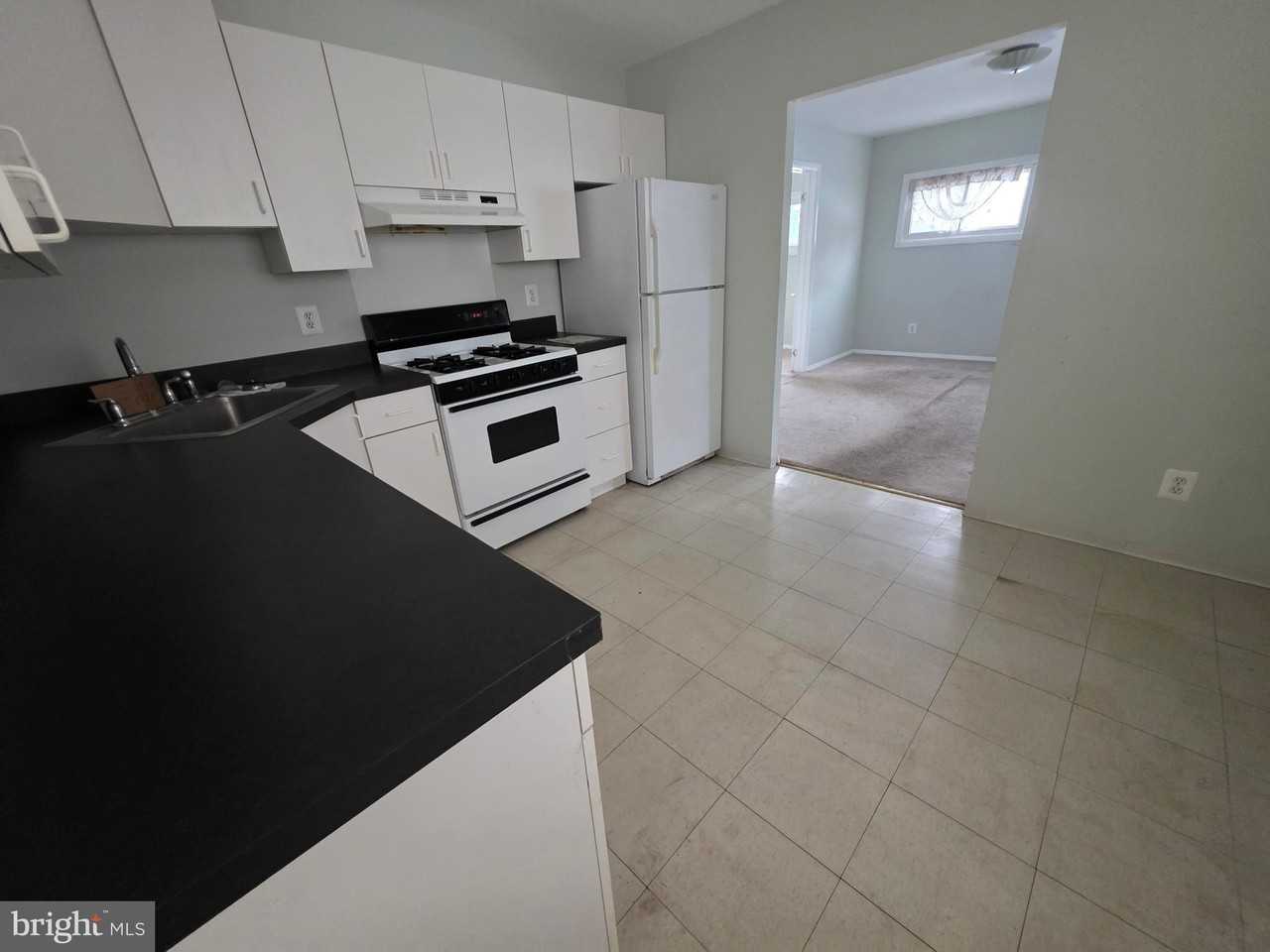 513 W Butler Ave - Photo 6 of 11