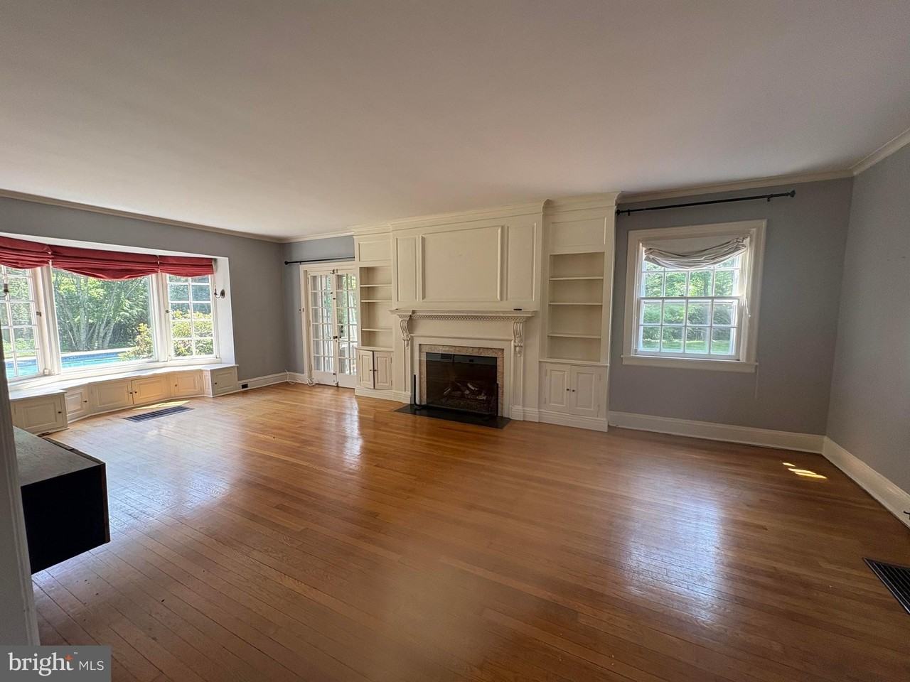490 Bancroft Rd - Photo 4 of 36