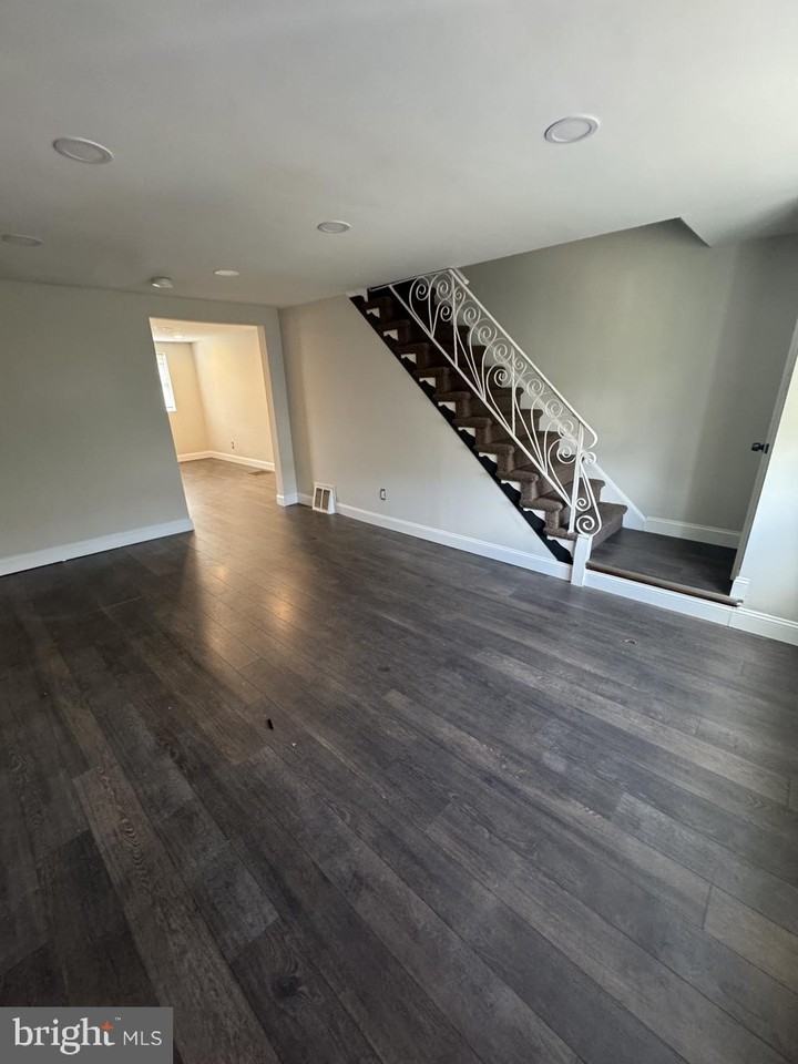 216 W Washington Ave - Photo 2 of 14