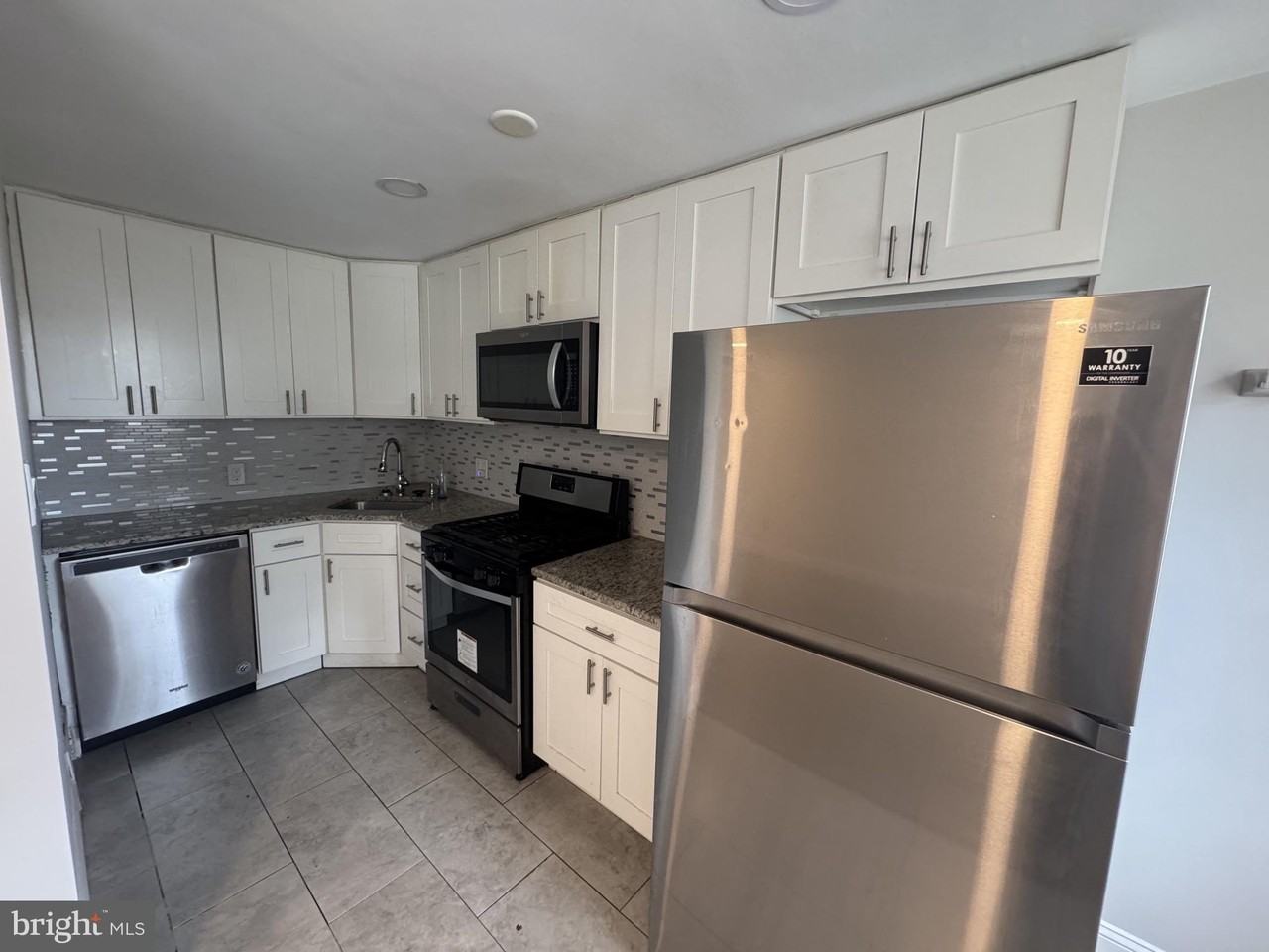 216 W Washington Ave - Photo 3 of 14