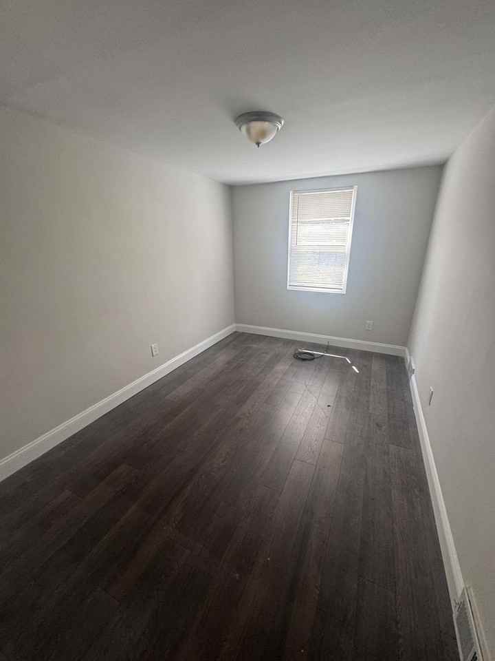216 W Washington Ave - Photo 7 of 14