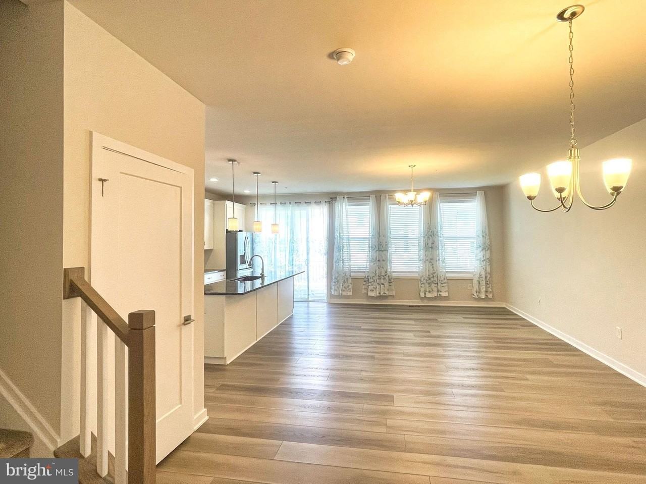224 Lilac St - Photo 5 of 31