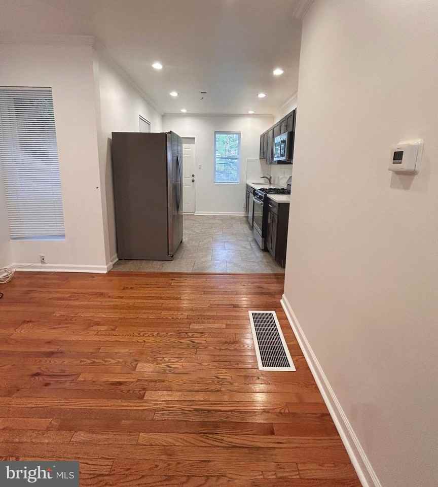 2233 Bonaffon St - Photo 3 of 19