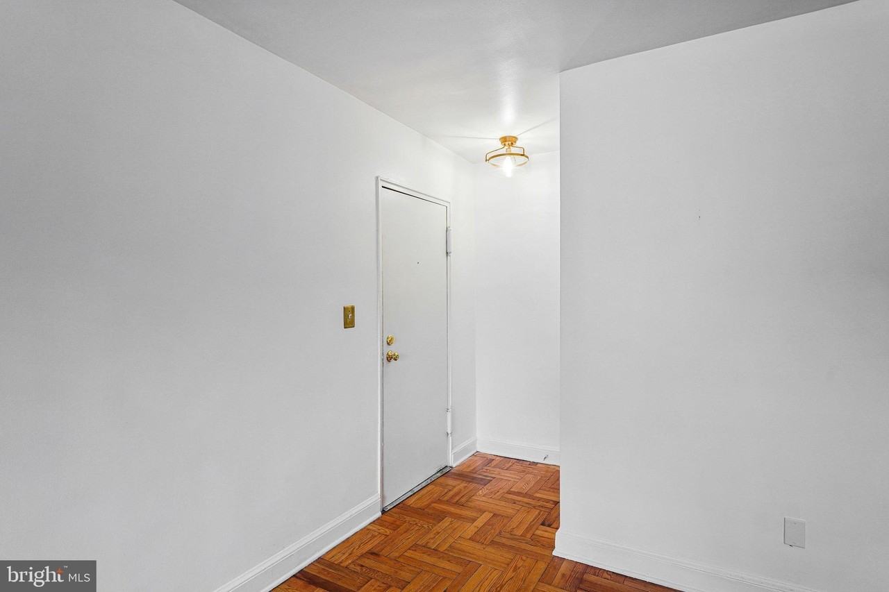 1301 N Ode St #115 - Photo 3 of 16