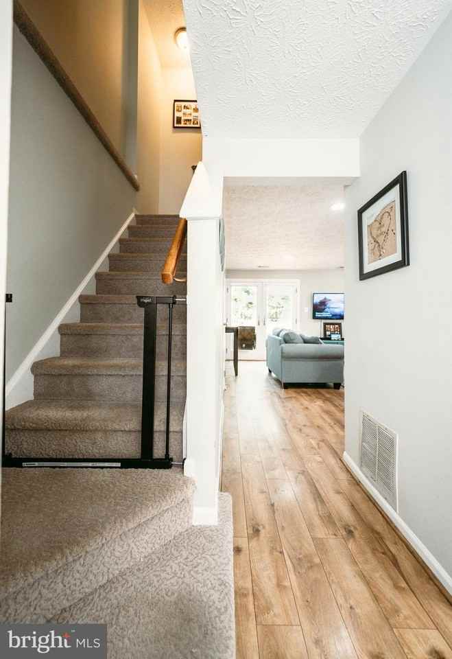 9134 Everett Ct - Photo 2 of 38