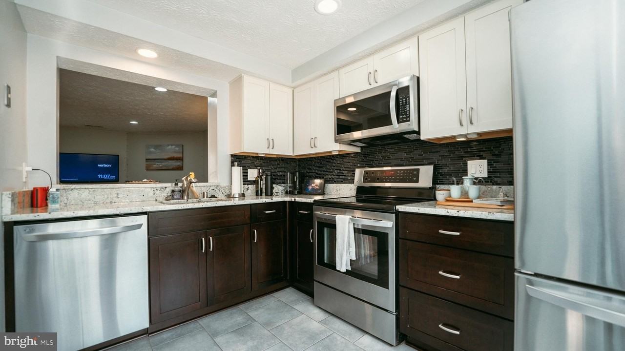 9134 Everett Ct - Photo 4 of 38