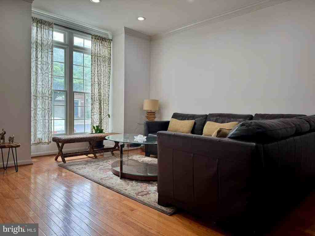 3942 Kathryn Jean Ct - Photo 3 of 35