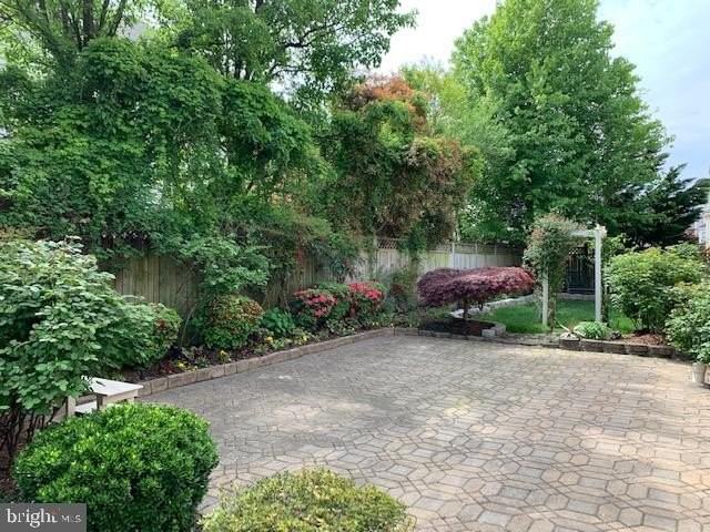 8219 Electric Ave - Photo 5 of 39
