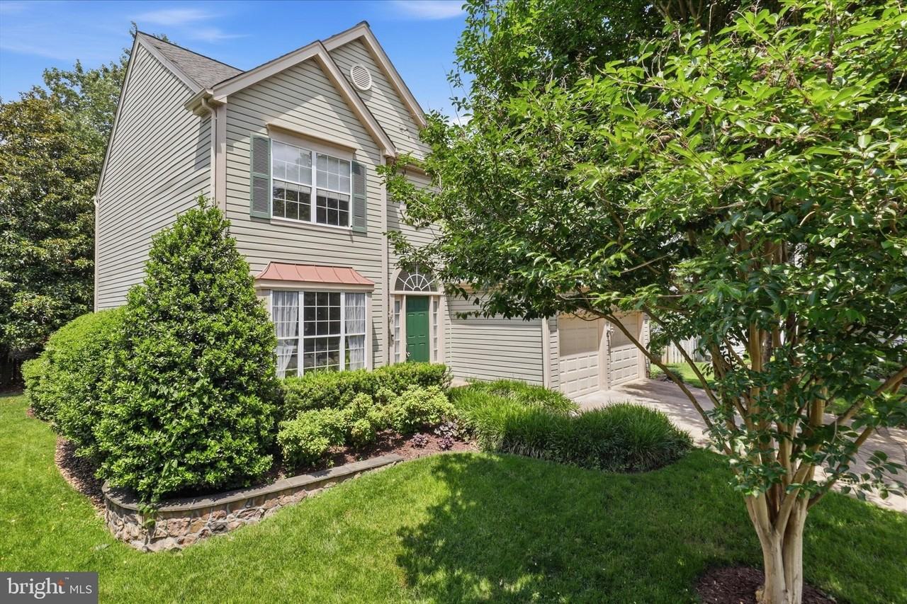 408 Huntfield Ct Ne - Photo 3 of 40