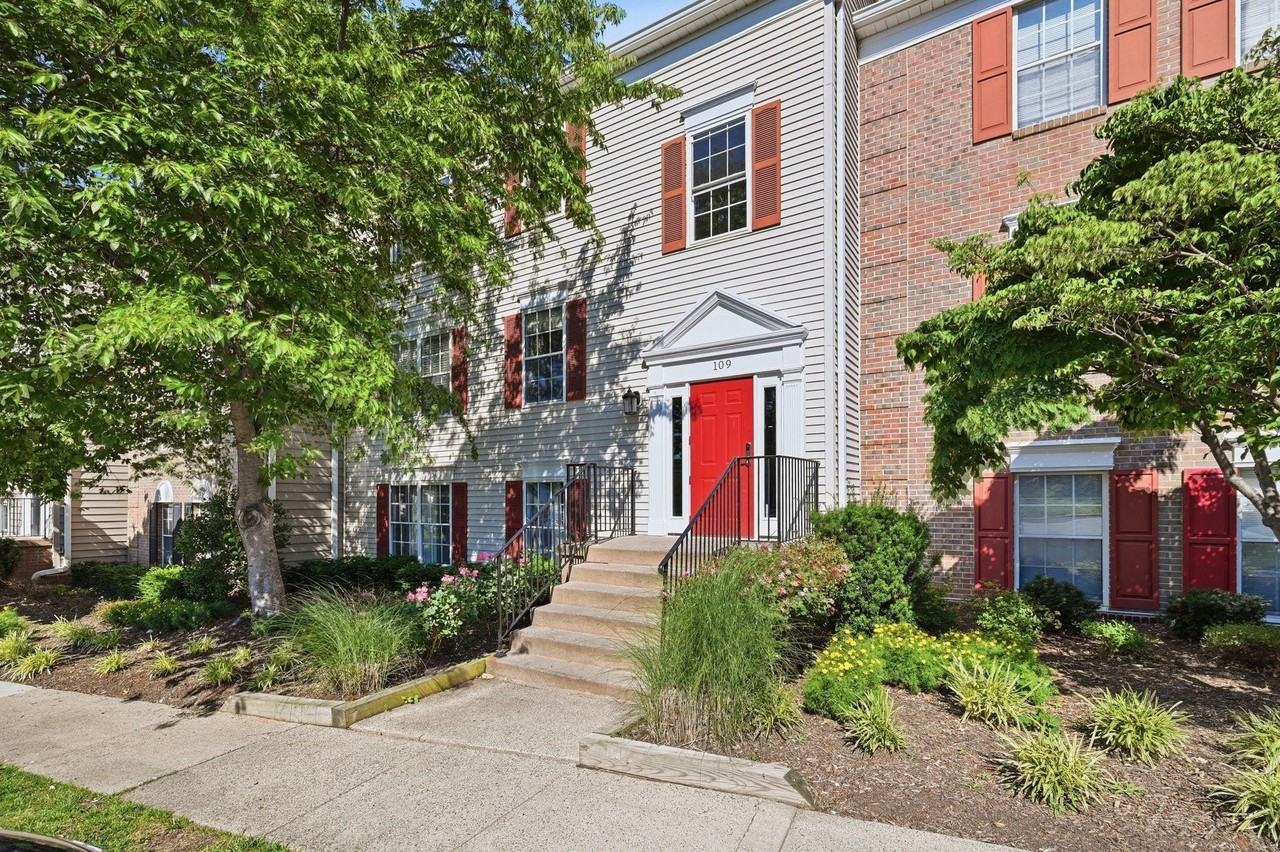 109 Fort Evans Rd Se #C
